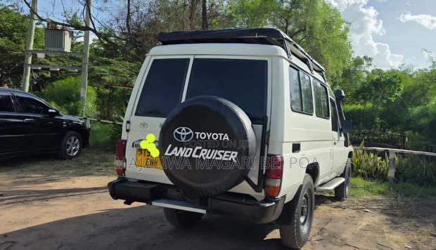 Toyota Land Cruiser 2008 White