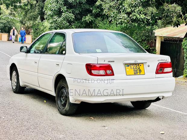Toyota Carina 2000 White