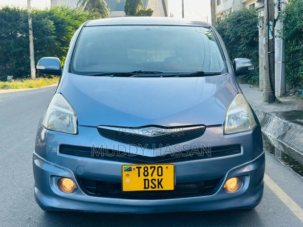 Toyota Ractis 2010 Blue