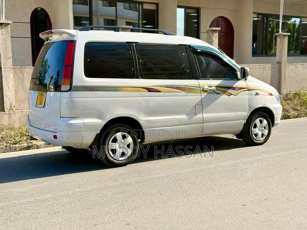 Toyota Noah 2002 White