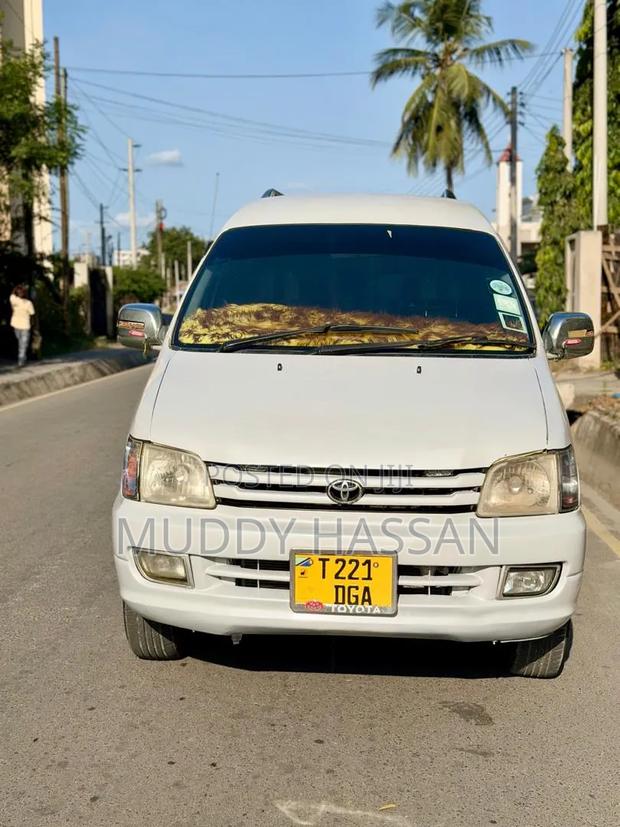 Toyota Noah 2002 White