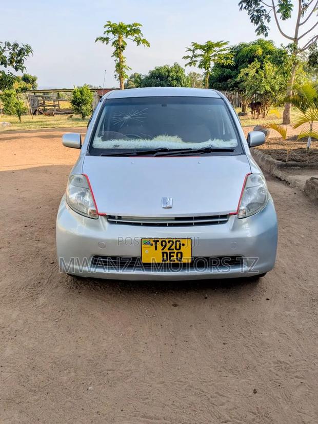 Toyota Passo 2004 Silver