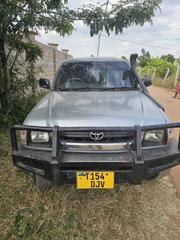 Toyota Hilux 2001 Gray for sale