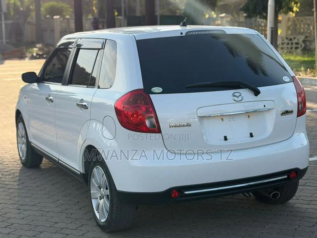 Mazda Verisa 2009 White