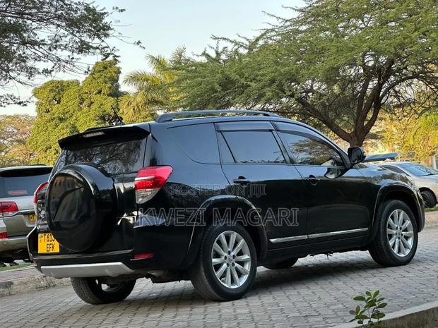 Toyota Vanguard 2010 Black