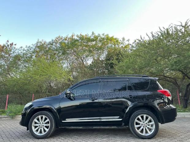 Toyota Vanguard 2010 Black