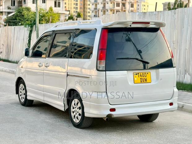 Toyota Noah 2002 White
