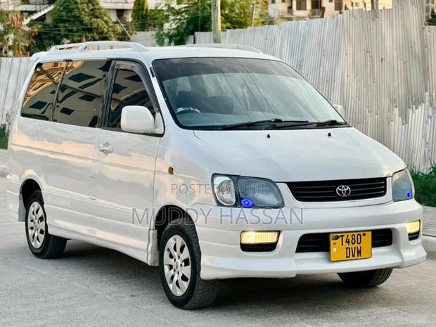 Toyota Noah 2002 White