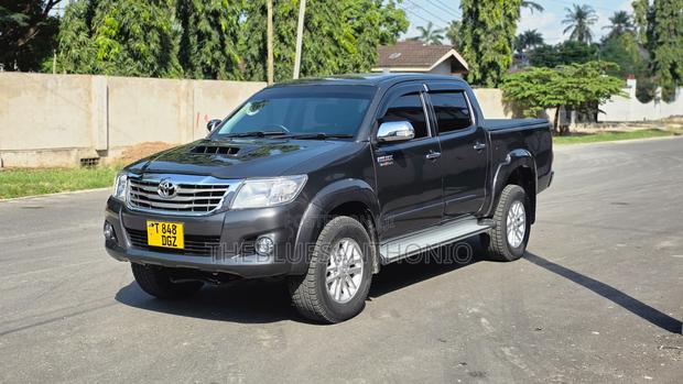 Toyota Hilux 2015 Gray
