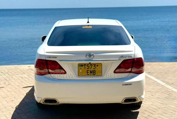 Toyota Crown 2008 White