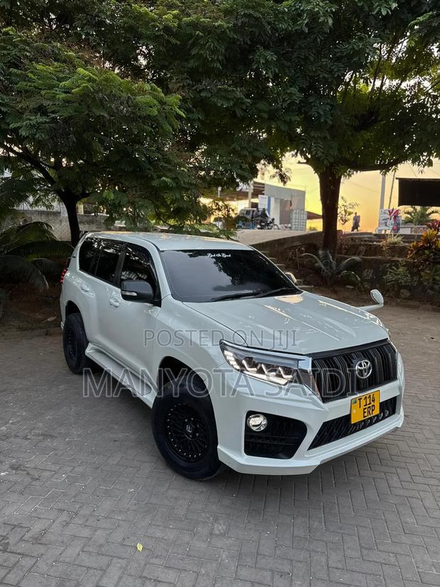 Toyota Land Cruiser Prado 2017 White