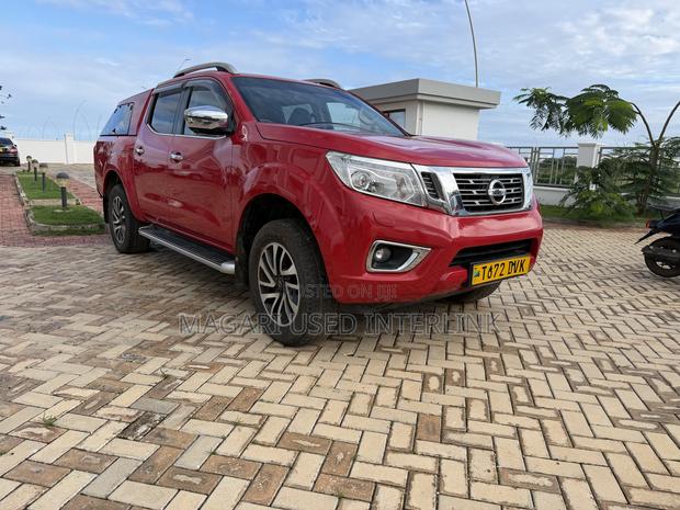 Nissan Navara 2017 Red