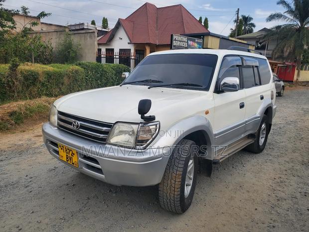 Toyota Land Cruiser Prado 1998 White