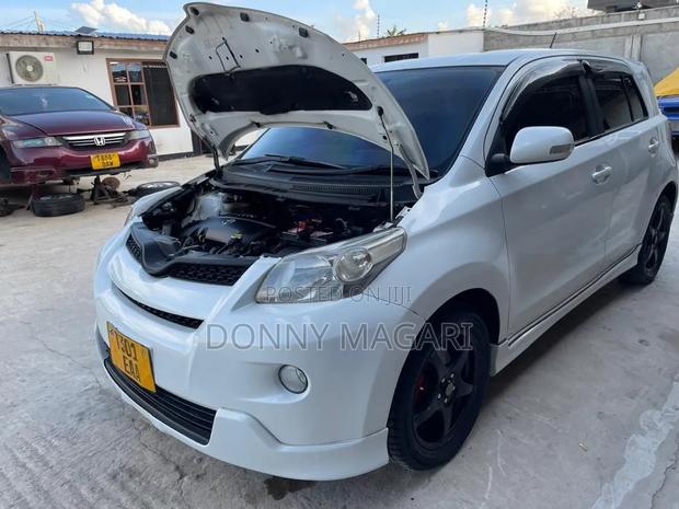 Toyota IST 2010 White