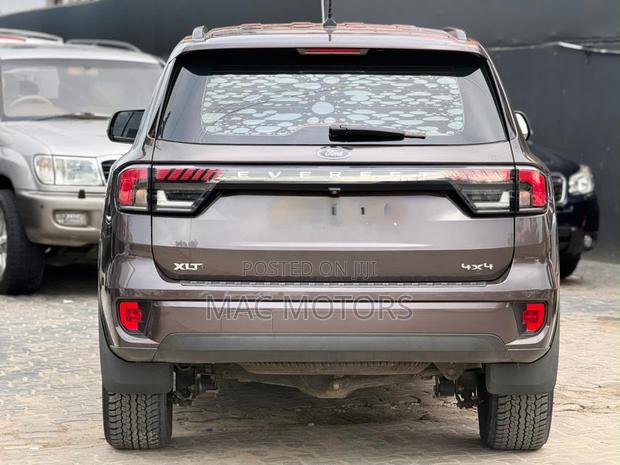 Ford Everest 2023 Gray