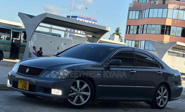 Toyota Crown 2006 Gray
