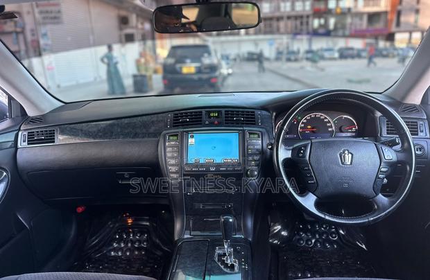 Toyota Crown 2006 Gray