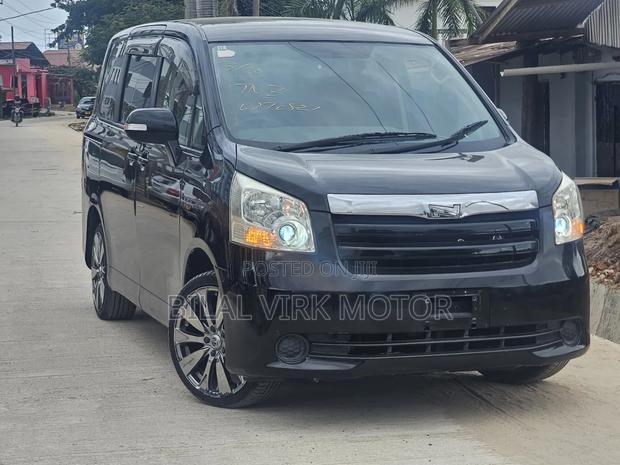 Toyota Noah 2007 Black