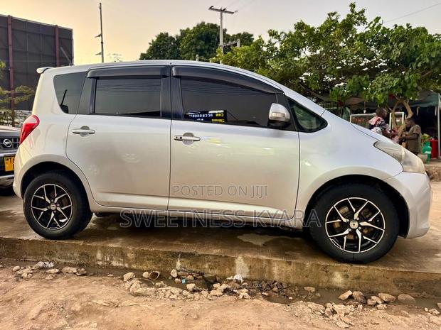 Toyota Ractis 2006 Silver