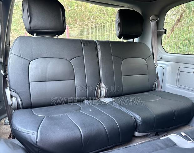 Toyota Land Cruiser 2001 Gray
