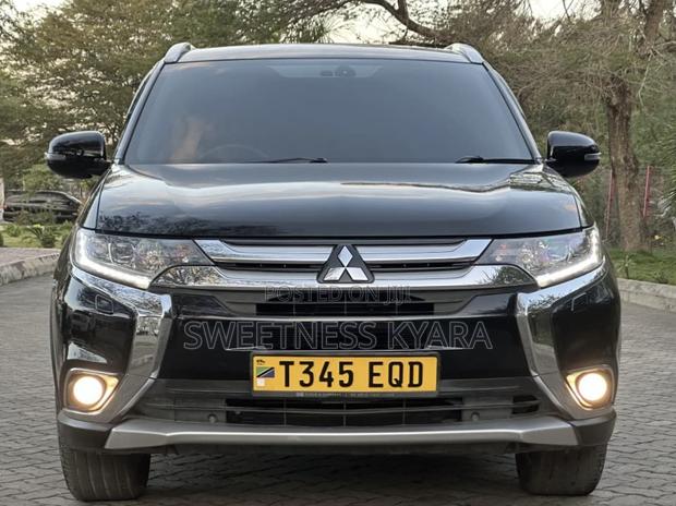 Mitsubishi Outlander 2015 Black