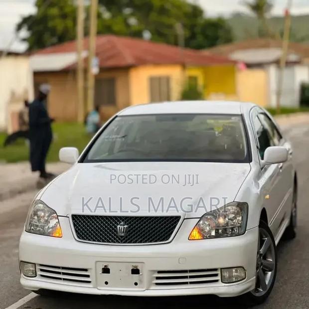 Toyota Crown 2004 White