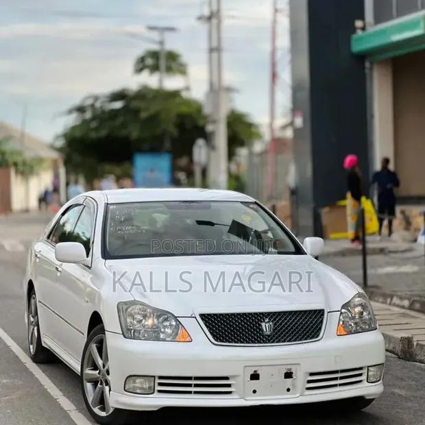 Toyota Crown 2004 White