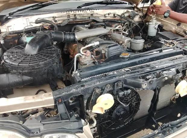 Toyota Land Cruiser 2004 Gold