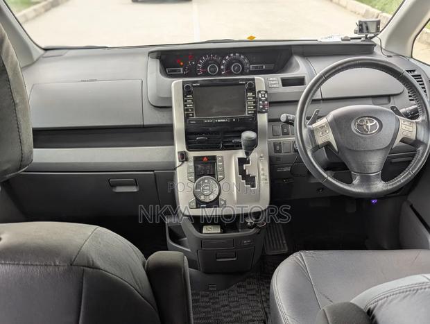 Toyota Noah 2010 White