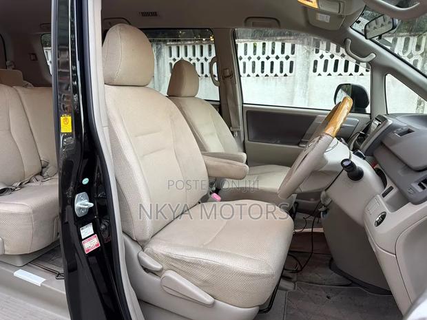 Toyota Noah 2009 Black
