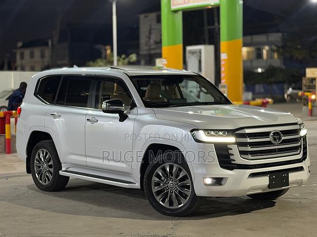 Toyota Land Cruiser 2024 White