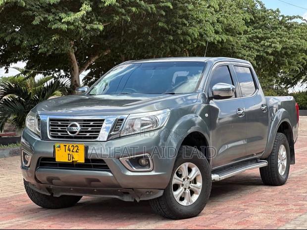 Nissan Navara 2020 Brown