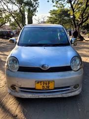 Toyota Sienta 2006 Silver for sale