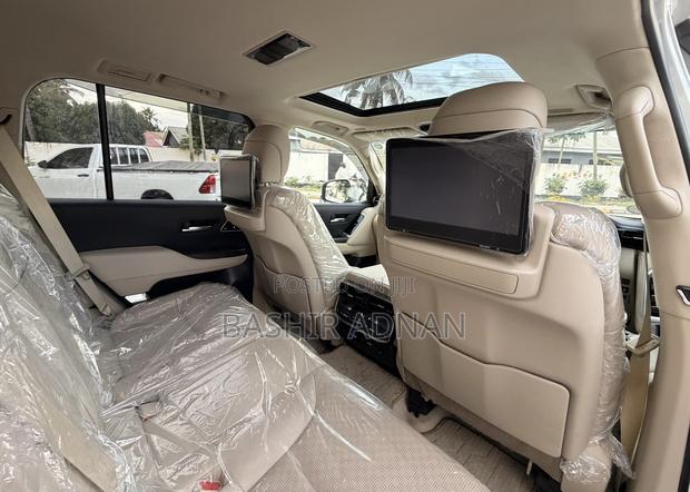 Toyota Land Cruiser LC300 2024 White