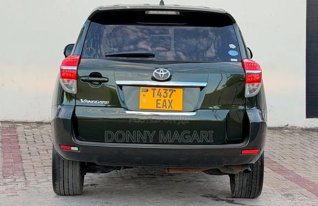 Toyota Vanguard 2010 Green