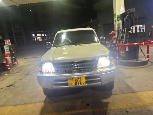 Toyota Land Cruiser 2009 White
