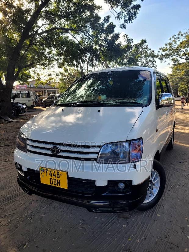 Toyota Noah 2003 White