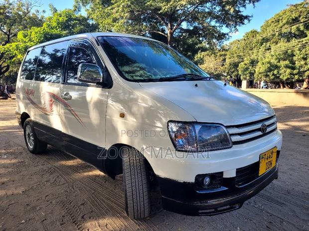Toyota Noah 2003 White