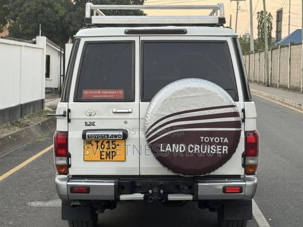 Toyota Land Cruiser 2013 White