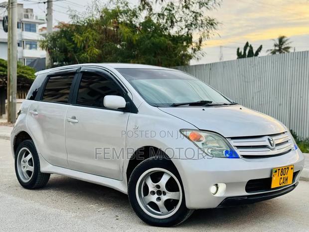 Toyota IST 2005 Silver