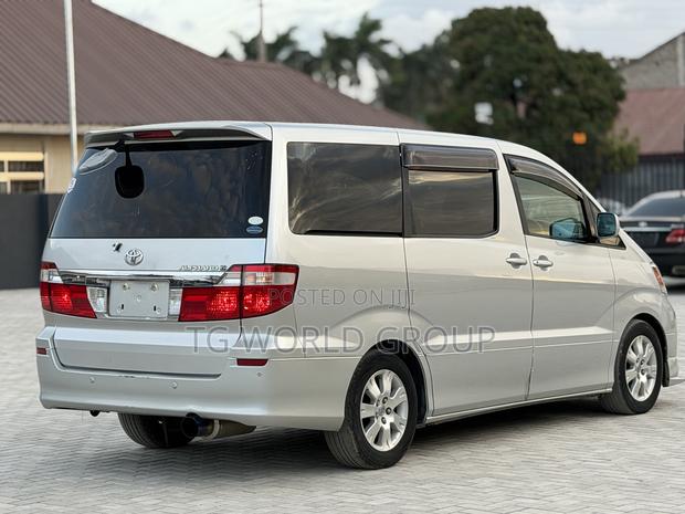 Toyota Alphard 2.4 Petrol FWD 2004 Silver