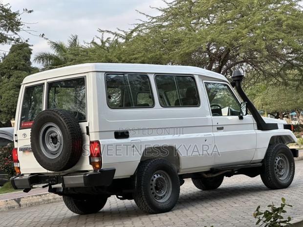 Toyota Land Cruiser 2008 White