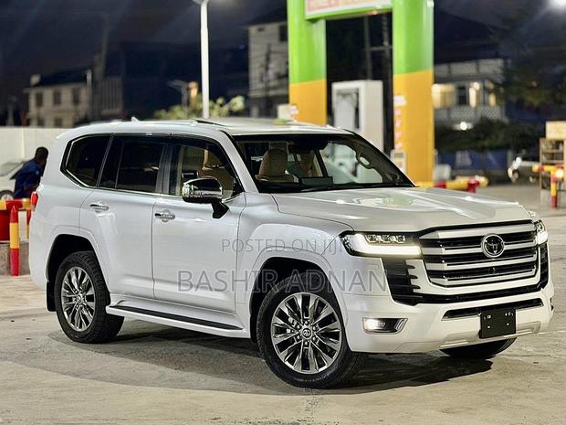 Toyota Land Cruiser LC300 2024 Off white