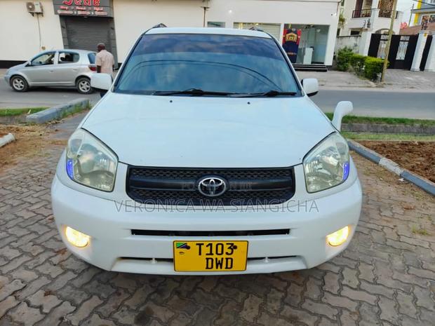Toyota RAV4 2005 White