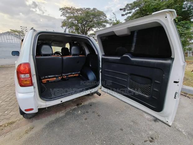 Toyota RAV4 2005 White