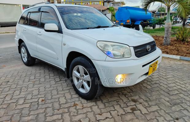 Toyota RAV4 2005 White