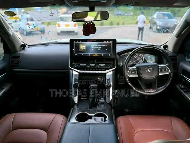 Toyota Land Cruiser 2023 White