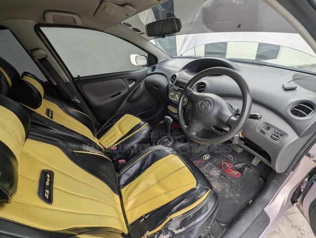 Toyota Vitz 2002 Silver