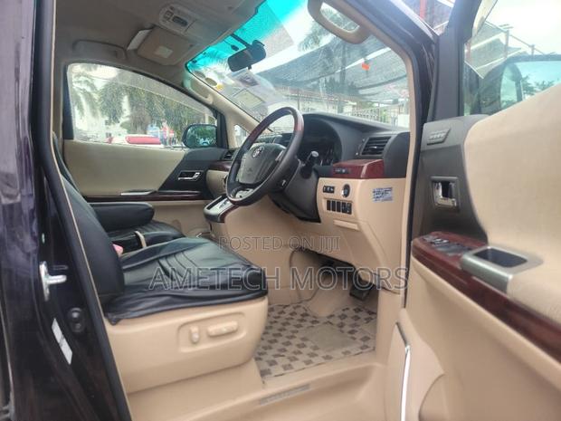 Toyota Alphard 2009 Maroon