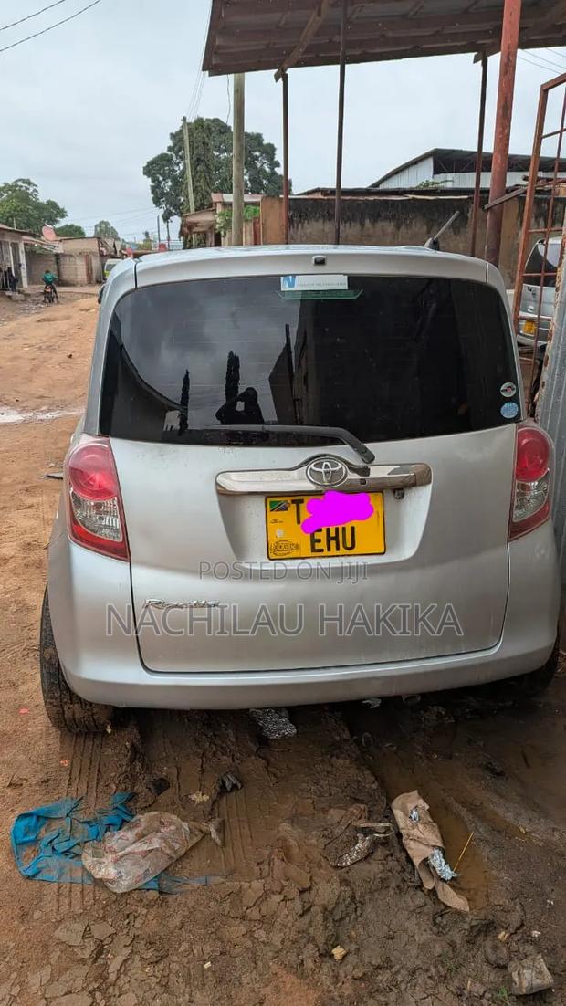 Toyota Ractis 2005 Silver